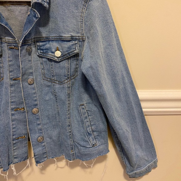 Cropped Jean Jacket - Picture 3 of 4
